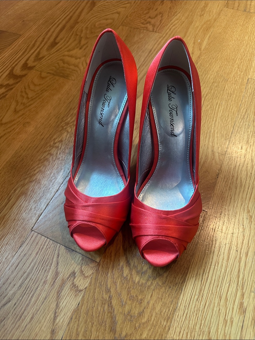Lulu Townsend Berry Red Satin Peep Toe Platform Heels Size 8.5